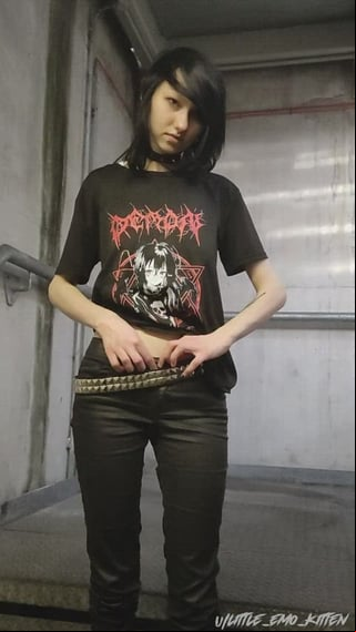 Ready to fuck your emo girl girlfriend girl in public, just be quiet